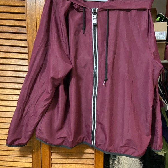 Pink windbreaker - Picture 3 of 3